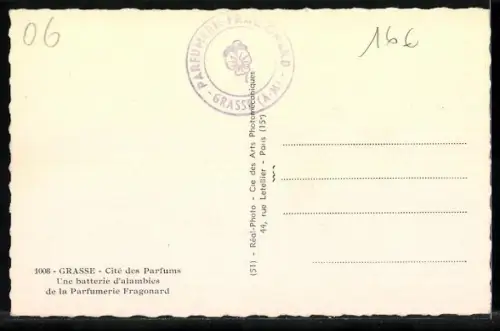 AK Grasse, Cité des parfums, Une batterie d'alambics de la Parfumerie Fragonard