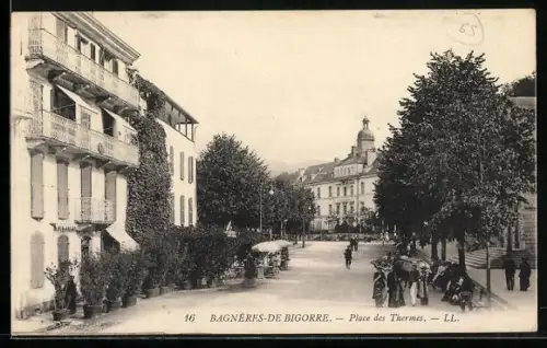 AK Bagnères-de-Bigorre, Place des Thermes, passants