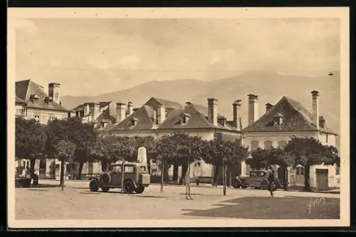 AK Argelès-Gazost /Htes-Pyrénées, Les Pyrénées, Vieilles Maisons sur la Place
