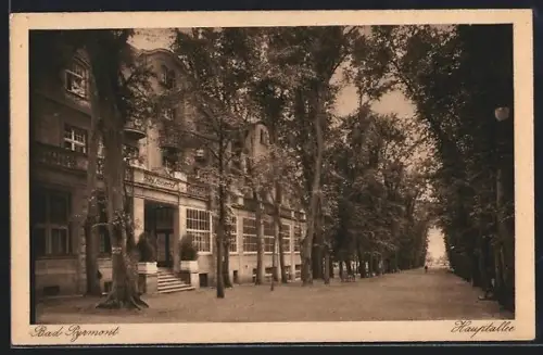 AK Bad Pyrmont, Hauptallee mit Hotel Kaiserhof