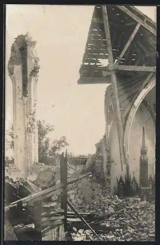 AK Herlies, Zerschossene Kirche