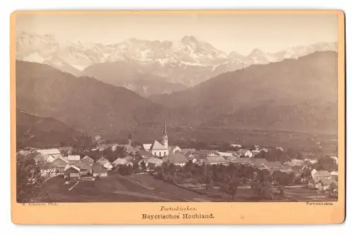 Fotografie B. Johannes, Partenkirchen, Ansicht Partenkirchen, Blick auf den Ort mit Bergpanorama