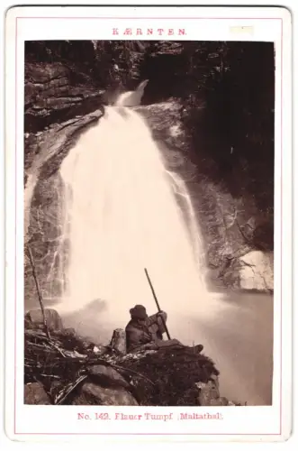 Fotografie Alois Beer, Klagenfurt, Ansicht Brandstatt, Wanderer rastet am Blauer Tumpf im Maltathal