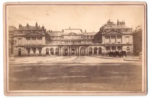 Fotografie unbekannter Fotograf, Ansicht Paris, das Palais Royal