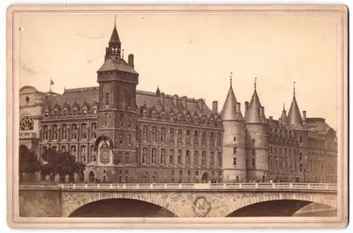 Fotografie unbekannter Fotograf, Ansicht Paris, La Conciergerie