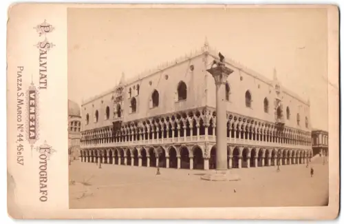Fotografie P. Salviati, Venezia, Ansicht Venedig, der Dogenpalast mit Säule