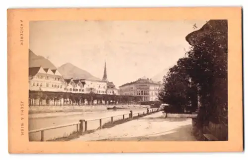 Fotografie V. Angerer, Ischl, Ansicht Ischl, Partie am Kanal im Ort mit Blick zur Kirche