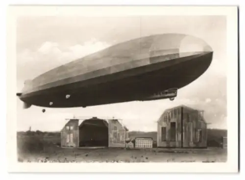 12 Fotografien Zeppelin LZ 127 Graf Zeppelin, Luftschiffhalle, Dr. Hugo Eckener, Landungsmanöver