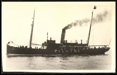 Fotografie englisches Dampfschiff Pilot N. 3