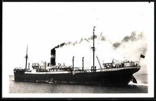 Fotografie F. W. Hawks, Rainham, englischer Frachter City of Batavia