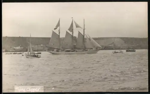 Fotografie Segelschiff Flying Clipper mit Begleitbooten