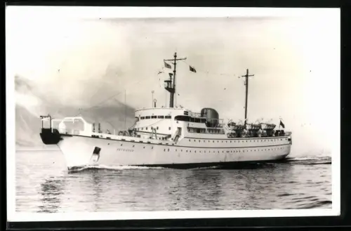 Fotografie brittisches Kabelschiff C.S. Retriever vor der schottischen Küste