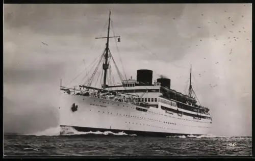 Fotografie Passagierschiff Reina del Pacifico in voller Fahrt