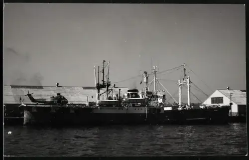 Fotografie Shizuo Fukui, japanisches Forschungsschiff Soya mit Hubschrauber Sikorsky S-58 für Antarktis Forschung
