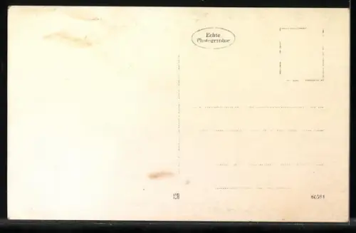 AK Hirschbach /Ob. D., Strassenpartie mit Kirche