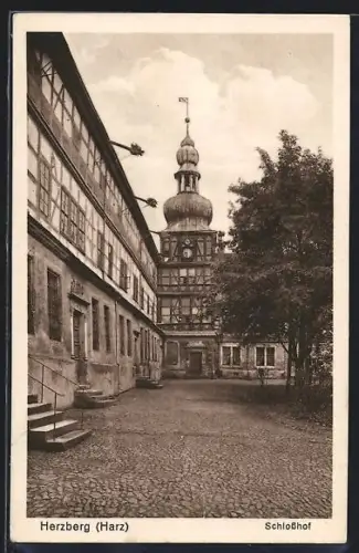 AK Herzberg / Harz, Schlosshof mit Blick zum Turm