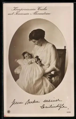 AK Kronprinzessin Cecilie mit Prinzessin Alexandrine im Taufkleid