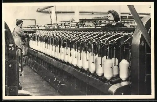 AK Fabrikarbeiterinnen bei der Arbeit