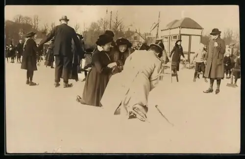 Foto-AK Juliana von den Niederlanden auf dem Eis