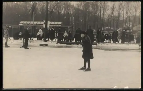 Foto-AK Juliana von den Niederlanden auf Schlittschuhen