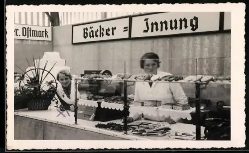 Foto-AK Bäckerei-Verkäuferinnen bei der Arbeit