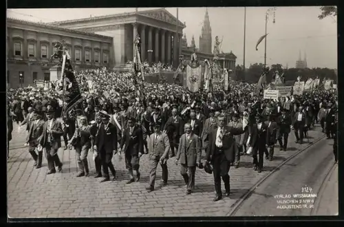 Foto-AK Wien, X. Sängerbundesfest 1928, Festumzug mit Bannern und Schildern