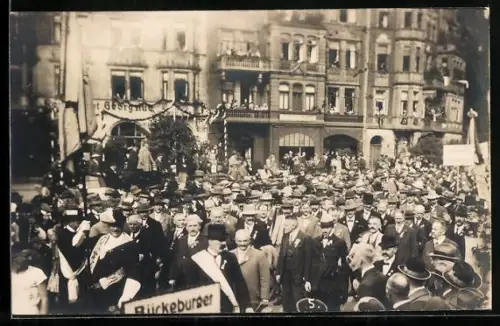 Foto-AK Nürnberg, 9. Deutsches Sängerbundesfest, Festumzug vor der Dampfbäckerei