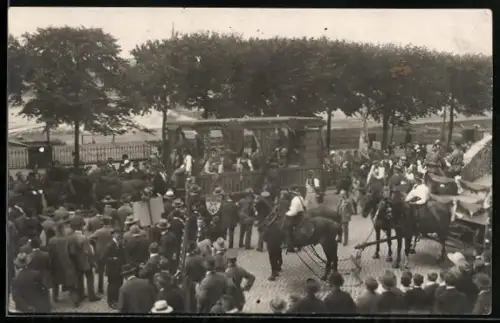 Foto-AK Wien, X. Sängerbundesfest, Festwagen von Pferden gezogen