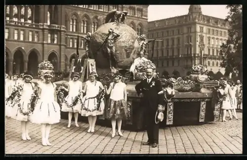 Foto-AK Wien, X. Sängerbundesfest, Festwagen des DSB auf einem Platz