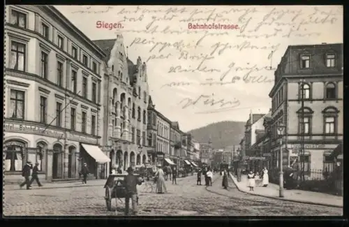 AK Siegen, Bahnhofstrasse mit Passanten