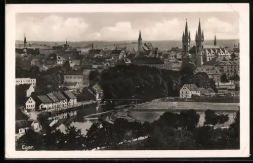 AK Eger, Ortsansicht mit Strassenpartie und Brücke