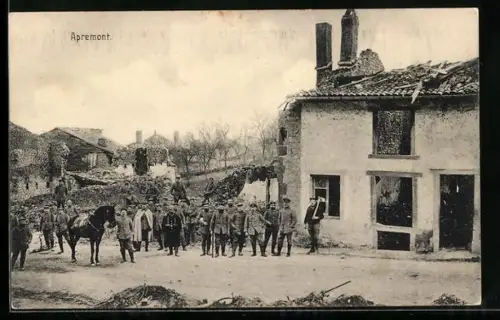 AK Apremont, Soldaten im zerstörten Dorf
