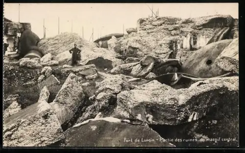 AK Fort de Loncin, Partie des ruines du massif central