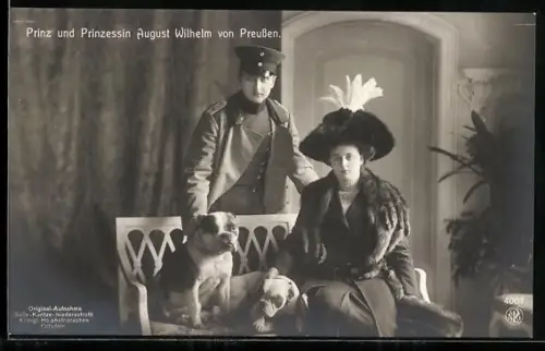 AK Prinz u. Prinzessin August Wilhelm von Preussen mit ihren Bulldoggen