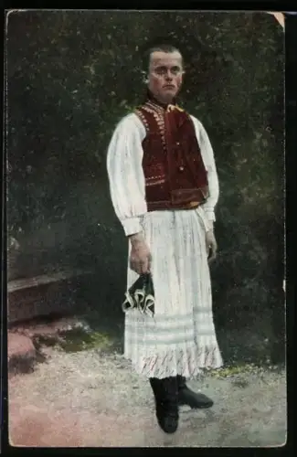 AK Knabe in ungarischer Volkstracht