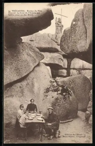 AK Trégastel, Rocher du Père Eternel, La Cour de l`Ermite qui habite sous un des blocs