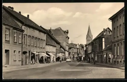 AK Barth /Ostsee, Ernst-Thälmann-Strasse mit Kirchturm