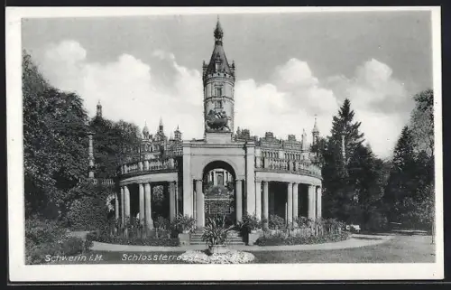 AK Schwerin i. M., Schlossterrasse vom See aus