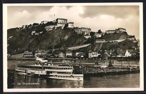 AK Koblenz, Rheindampfer Vaterland passiert d. Festung Ehrenbreitstein, Segelboote