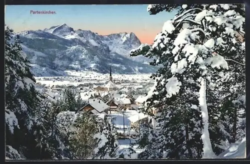 AK Partenkirchen, Generalansicht mit Kirche, Strassenpartie und Gebirgsansicht