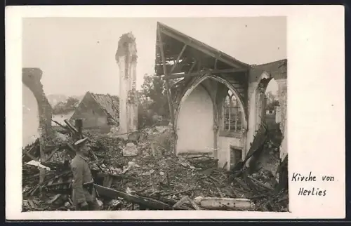 AK Herlies, Zerstörte Kirche mit Soldaten