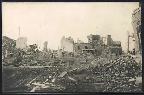 AK Fromelles, Zerstörte Ortspartie