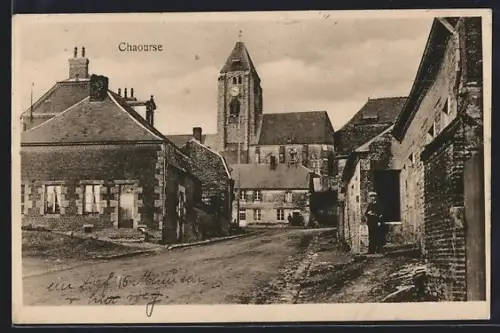 AK Chaourse, Vue de l`église et des bâtiments environnants