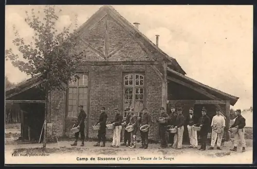 AK Sissonne /Aisne, Camp de Sissonne, L`Heure de la Soupe