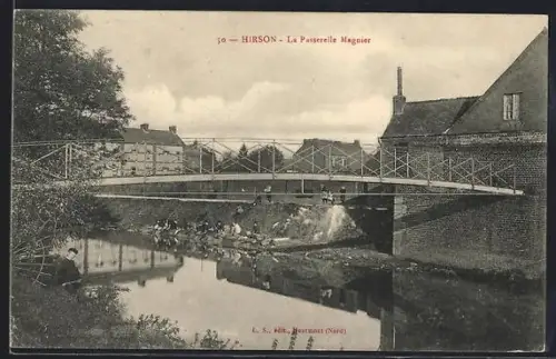 AK Hirson, La Passerelle Magnier et la rivière adjacente