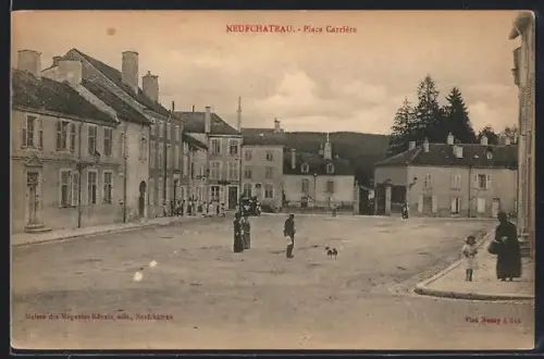 AK Neufchâteau, Place Carrière avec passants et bâtiments historiques