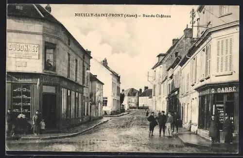 AK Neuilly-Saint-Front /Aisne, Rue du Château avec passants et commerces