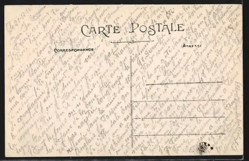 AK Neuilly-Saint-Front /Aisne, Rue du Château avec passants et commerces