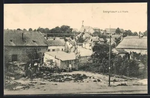 AK Evergnicourt /Aisne, Vue sur le village avec église en arrière-plan