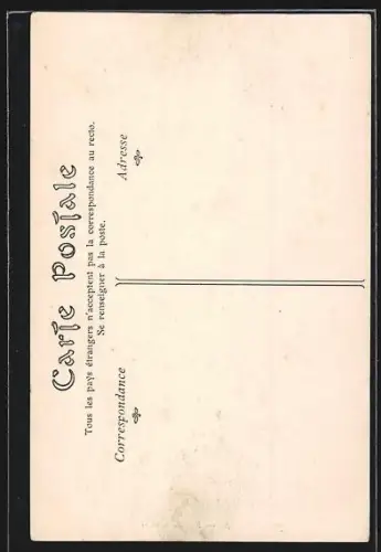 AK Laon, Rue du Cloître animée avec passants et gargouilles sculptées